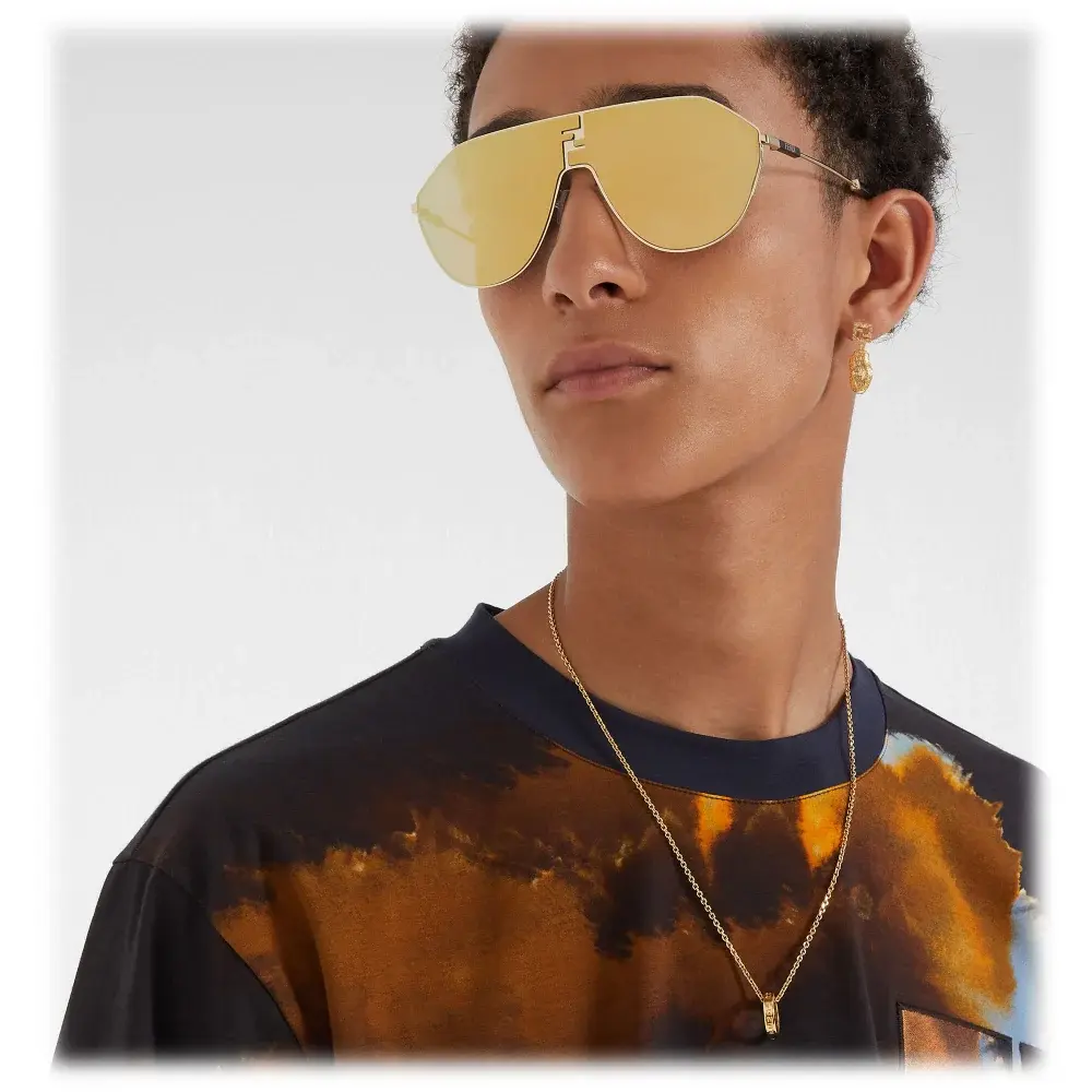 fendi-ff-match-oversized-shield-sunglasses-light-gold-sunglasses-fendi-eyewear_1800x1800.webp
